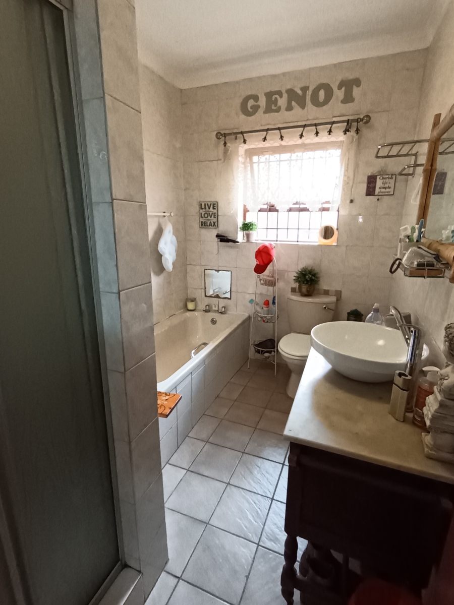 5 Bedroom Property for Sale in Noorsekloof Eastern Cape